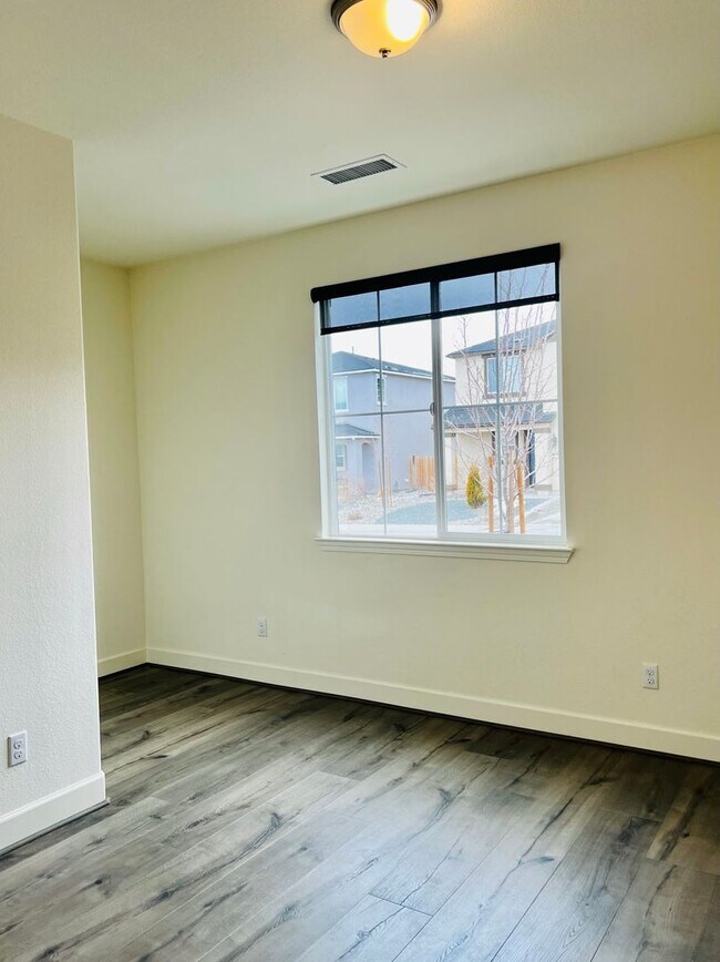 Building Photo - 1114 Lahontan Dr