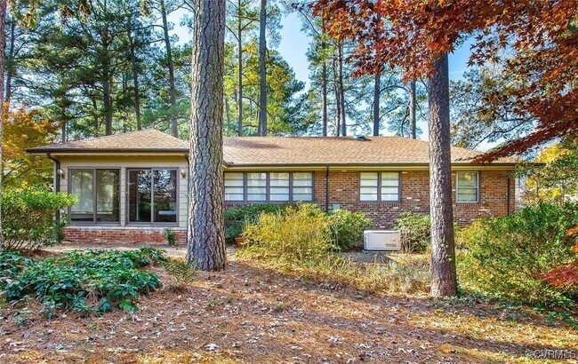 Building Photo - 509 Waveny Rd