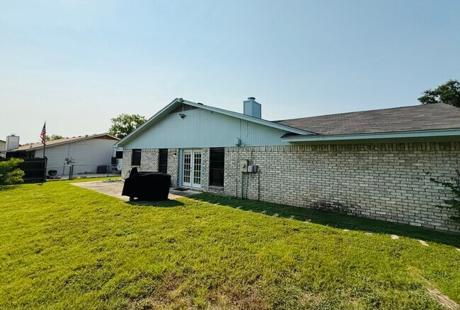 Building Photo - Beautiful 3-bedroom 2-bathroom house.