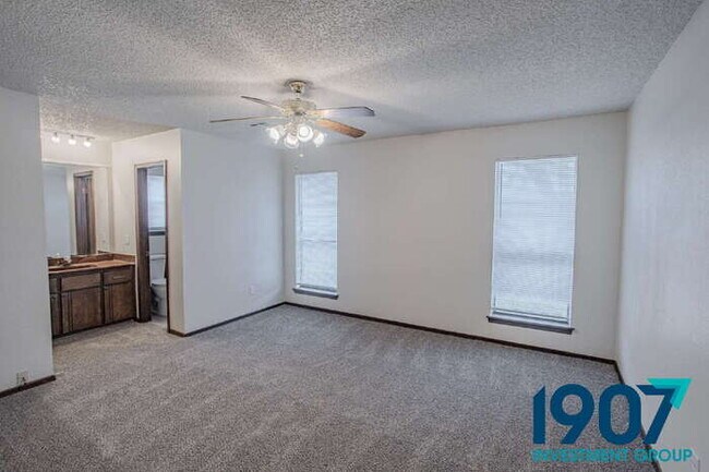 Building Photo - Charming Brick Home with Modern Updates and Large Backyard in Moore!