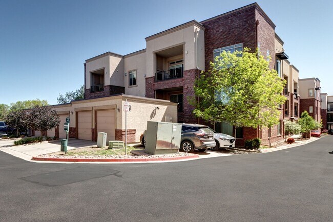 Building Photo - Private 2 bed 2 bath Condo in Inverness En...