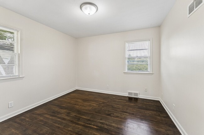 Building Photo - 2110 S 50th St