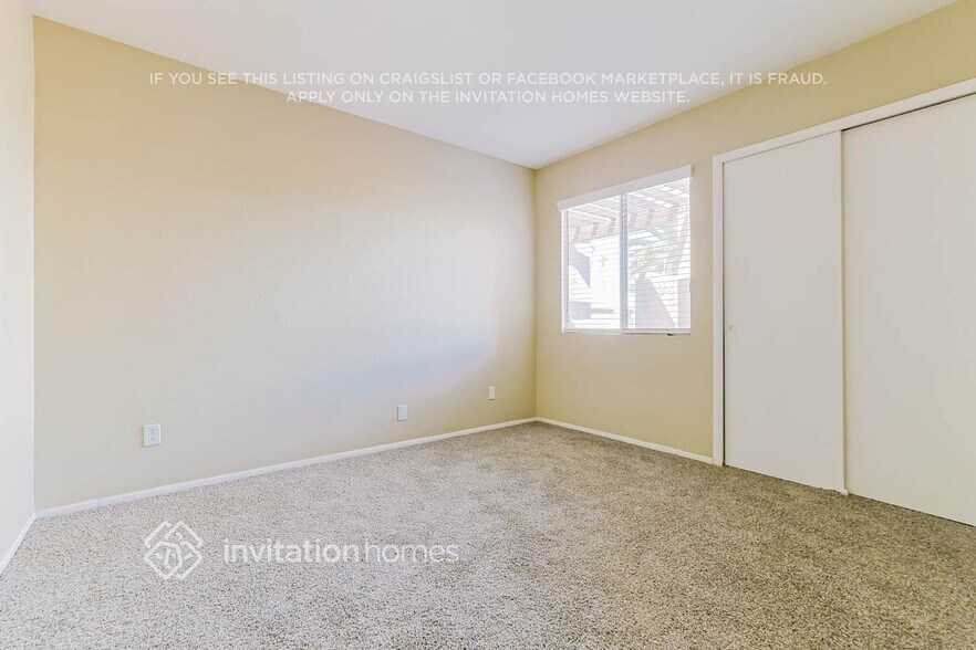 Building Photo - 1565 W Irisado Cir