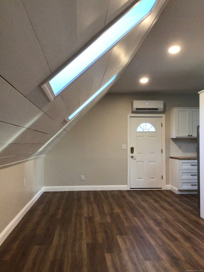 Building Photo - 30 Charles St