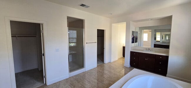 Building Photo - Elegant 4 Bedroom 4 Bath Mountain House So...