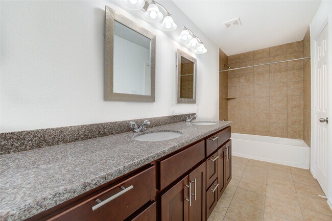 Building Photo - 12726 Plummersville St