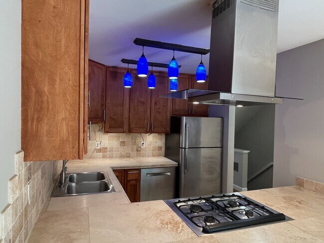 Building Photo - Candler Park Townhouse, Steps from Candler...