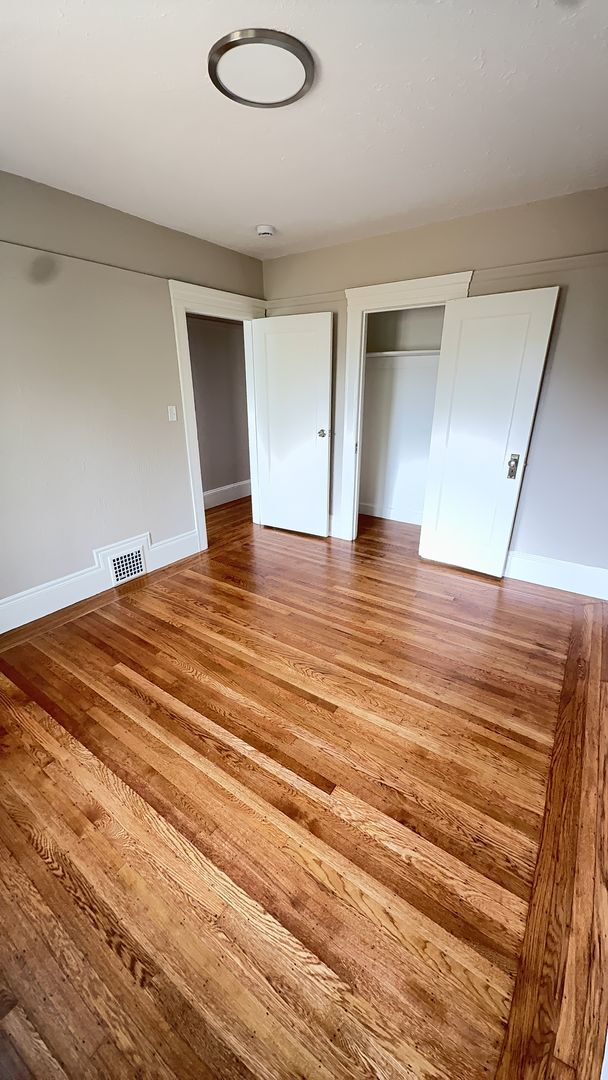 Building Photo - Bright Sunnyside Home with Fireplace, Bay Windows & Private Backyard!