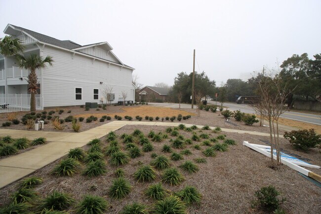 Building Photo - 100 Beach Dr