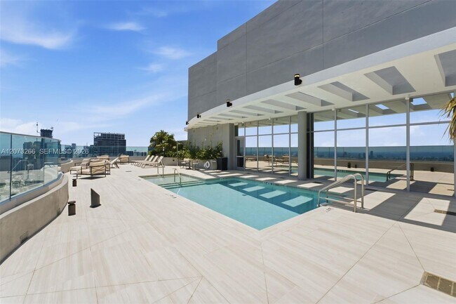Building Photo - 1400 Biscayne Blvd