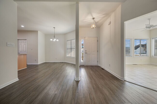 Building Photo - 15 Little Birch Dr