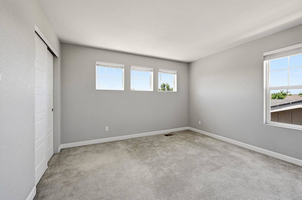 Building Photo - 4988 S Wenatchee Cir