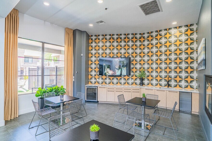 Building Photo - 6610 N 93rd Ave