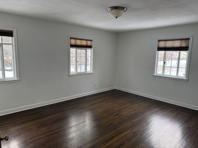 Building Photo - 3 Bedroom 1.5 Bath Single Family Home - Upper Arlington Schools