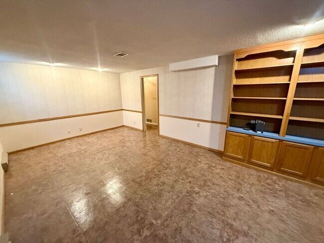 Building Photo - Conveniently Located 2 Bed, 2 Bath + 2 Bonus Rooms in Greeley