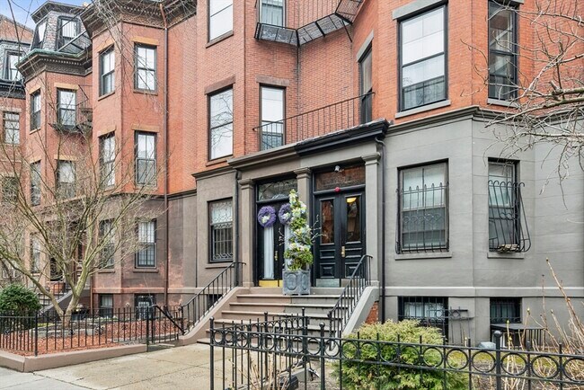 Primary Photo - 247 Beacon St