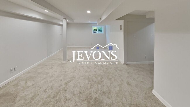 Building Photo - Beautiful single-family home in Seattle