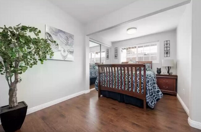Building Photo - 5 Bedroom Updated Clairemont Home (Perfect...