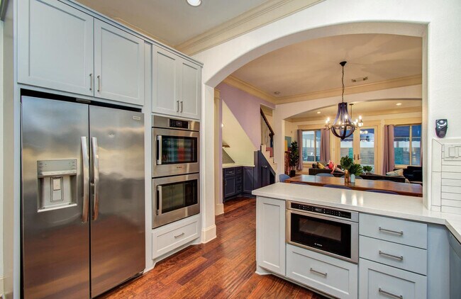 Building Photo - 1204 E 29th St