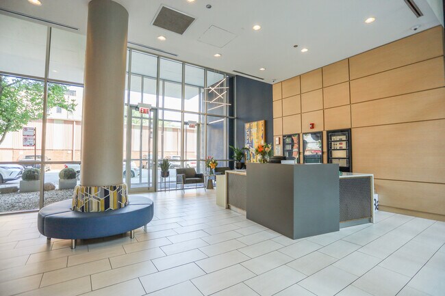 Building Photo - 901 W Huron St