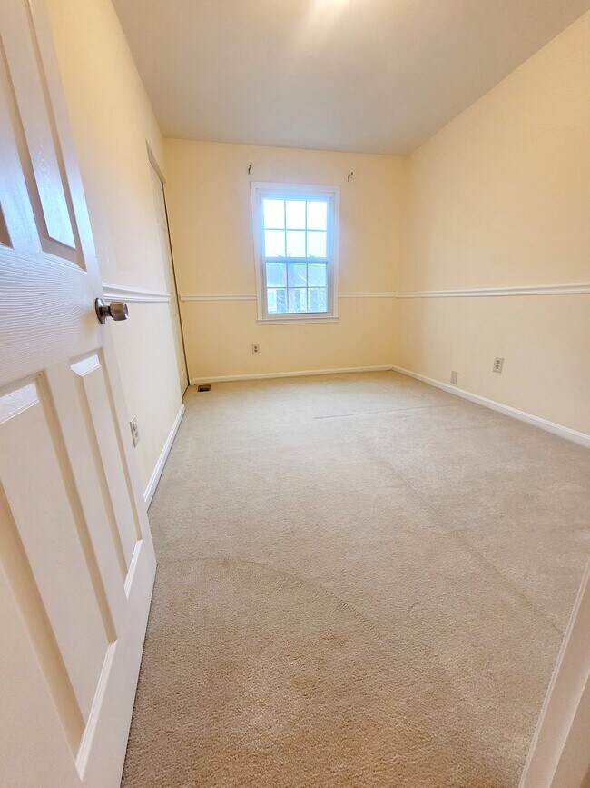 Building Photo - 7415 Fountain Head Dr