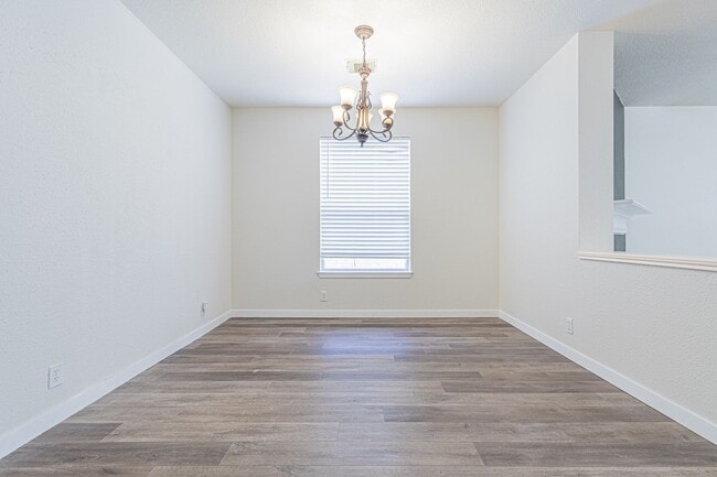 Building Photo - 213 Tapwood Ln