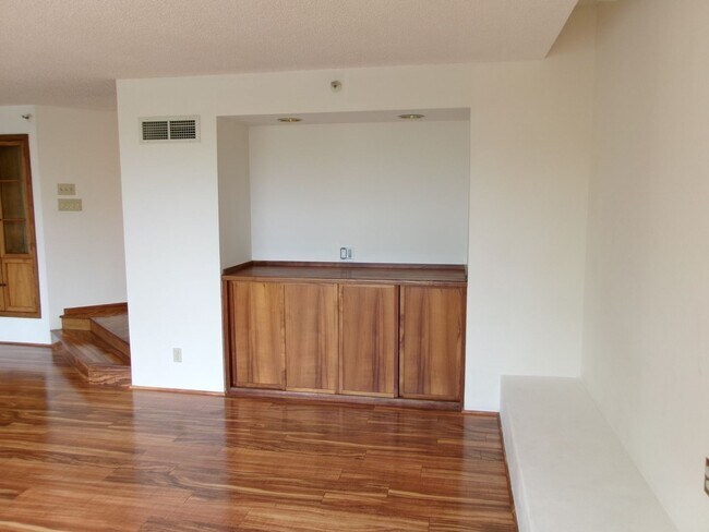 Building Photo - Punahou Cliffs