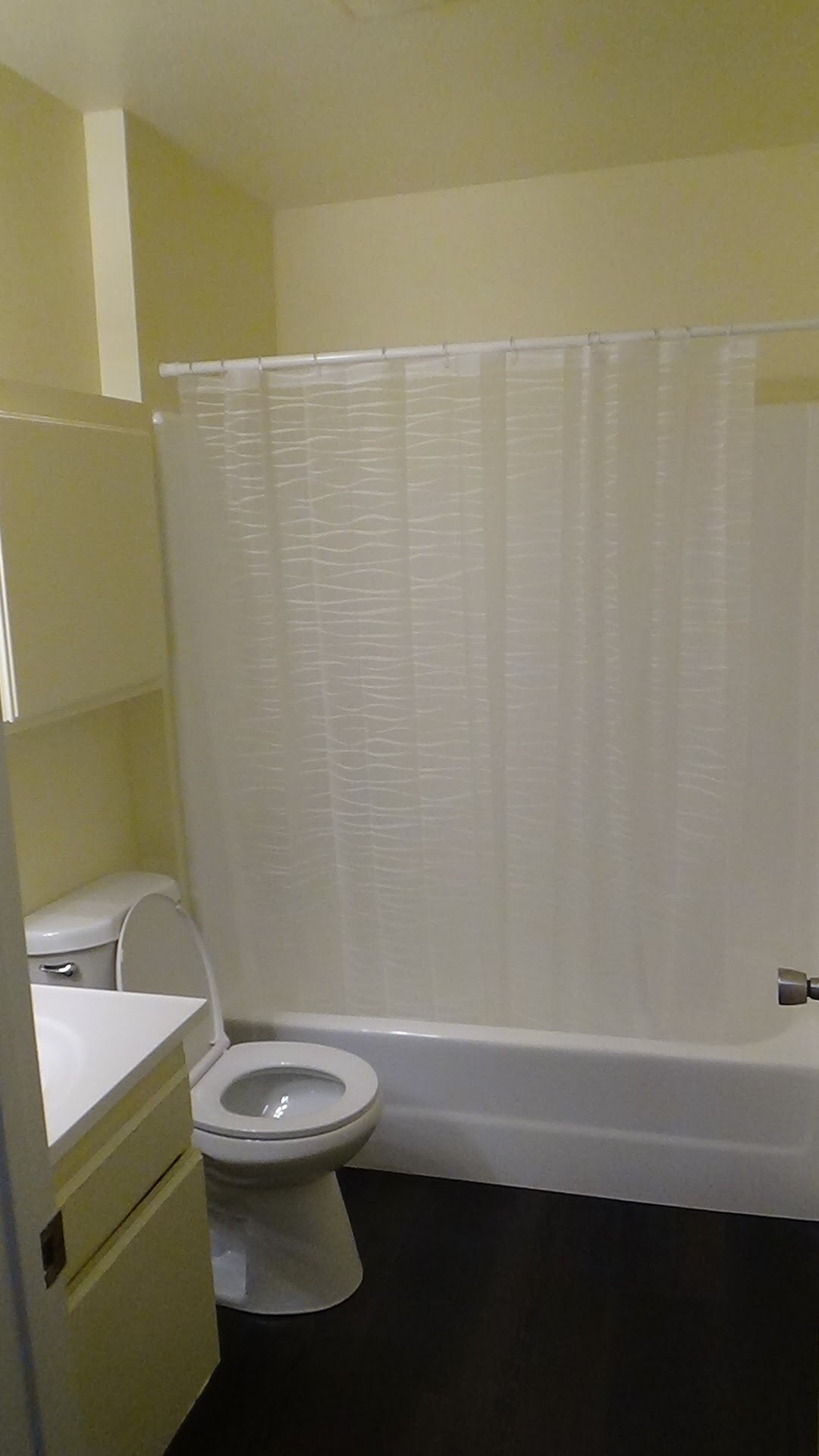 Full bathroom - 725 Summerwood Ln