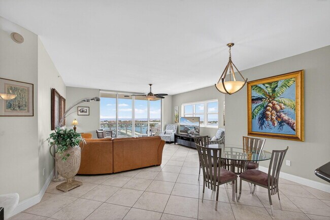Building Photo - 2640 Lake Shore Dr