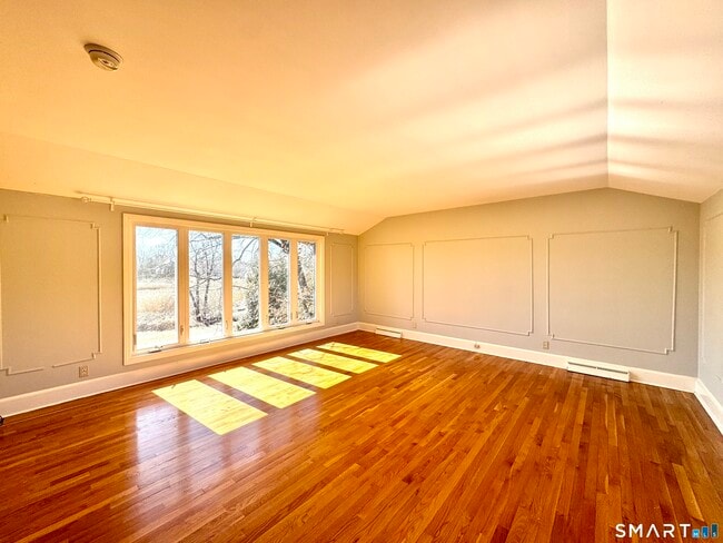Building Photo - 2 Meadow Pl