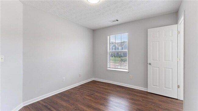 Building Photo - 317 Shasta Ln