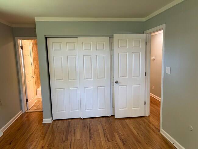 Building Photo - 3754 Hi Villa Dr