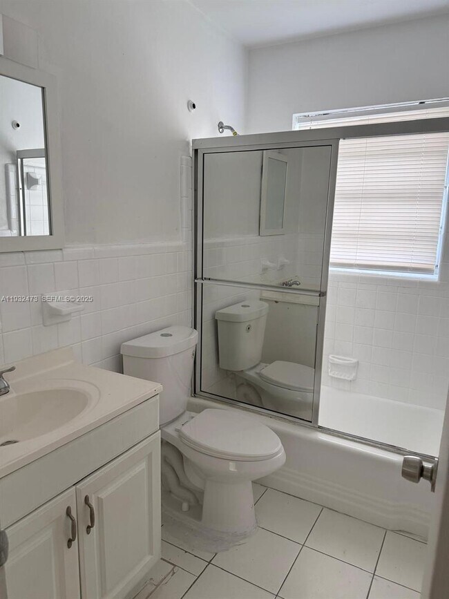 Building Photo - 325 NE 2nd St