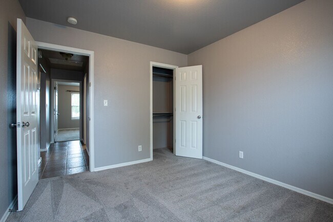 Building Photo - 3 Bed / 2 Bath in Owasso!