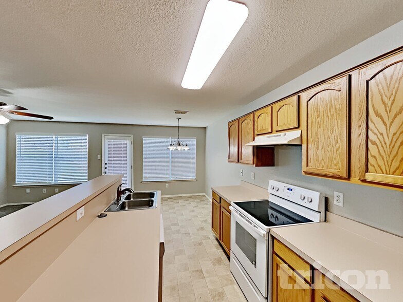 Building Photo - 1461 Pine Ln