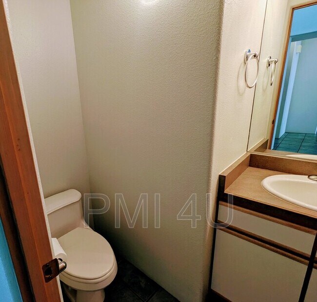 Building Photo - 4105 Bay Ct NE