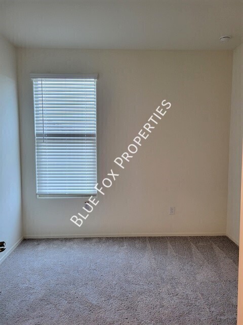 Building Photo - 5525 W Lazy Farm Dr