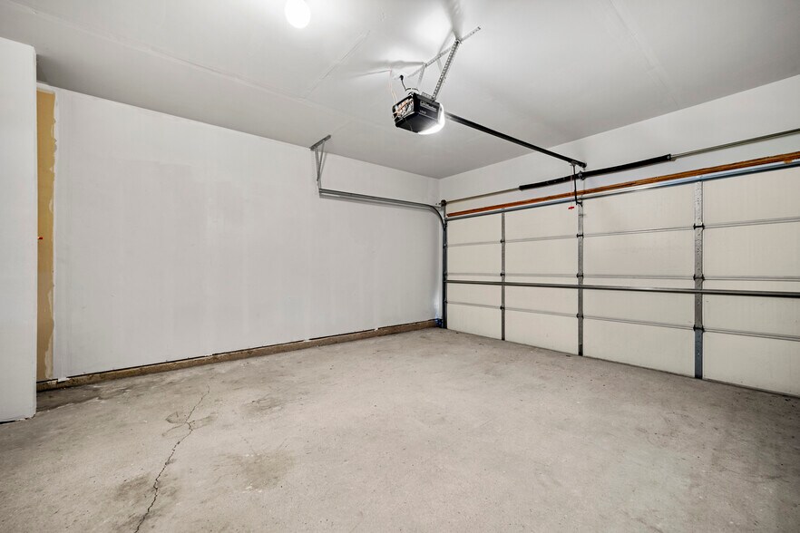 Building Photo - 940 Pierce Brennen Dr