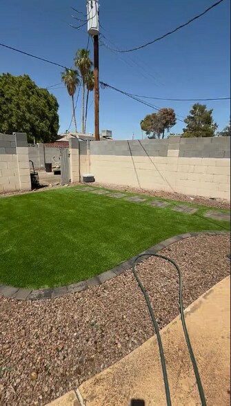 Building Photo - 1262 E Hermosa Dr