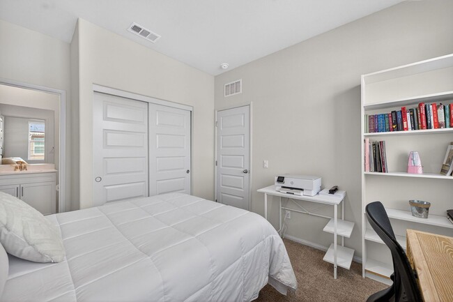 Building Photo - 40379 Melrose Dr