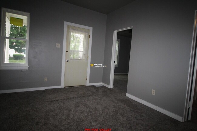 Building Photo - NICE 2 bedroom lower Month to Month lease