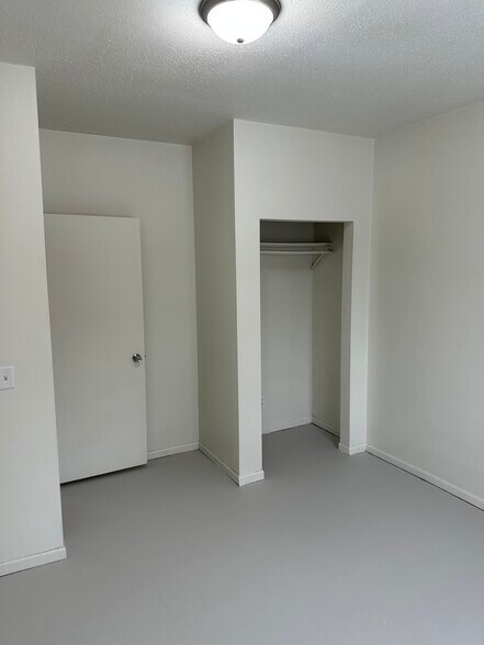 Building Photo - 730 Thomas Ave