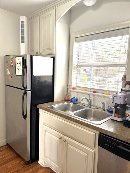 Building Photo - 529 Whitham Ave