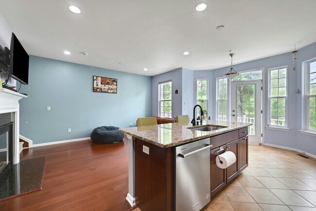Building Photo - 16 Creekside Ct