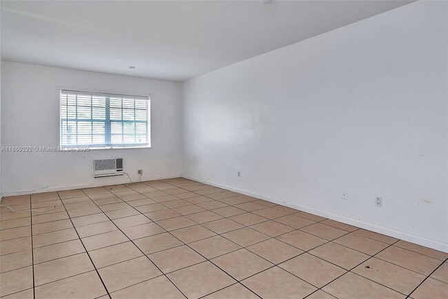 Building Photo - 318 Majorca Ave