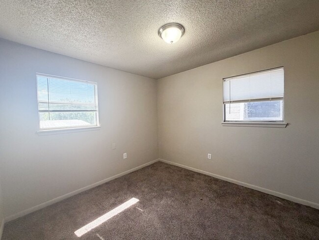 Building Photo - Willow Court Apartments, Unit 204 - 2 Bedroom, 1 Bathroom Apartment Home in Mexia, TX!