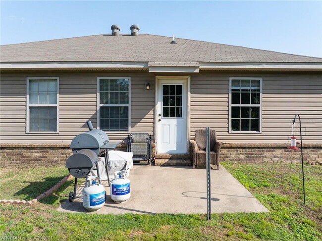 Building Photo - 2409 Crestview Ln