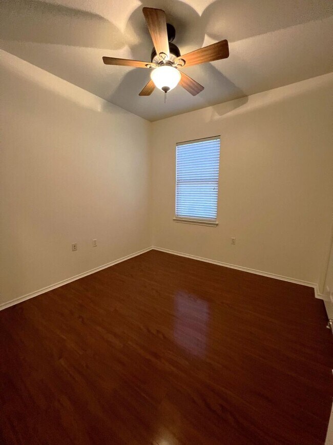 Building Photo - 815 Prairie Grass Ln