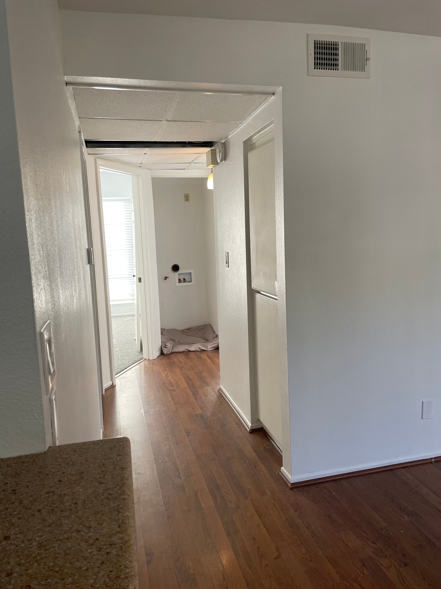 Hi/lo washer dryer hook up. - 4201 Las Virgenes Rd