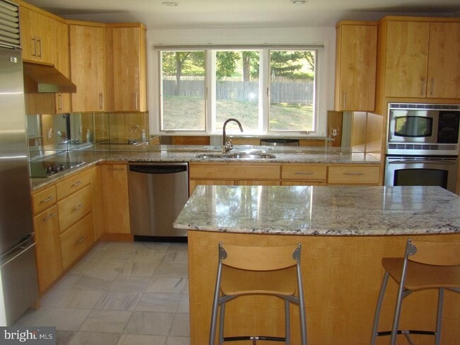 Building Photo - 1065 Lyme Ct